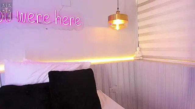 Snapshot of stephanymonroe chatting on 11/08/25, 04:21 stephanymonroe online show from 11/08/25, 04:21