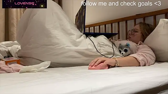 JacyWinslat online show from 12/18/25, 02:43