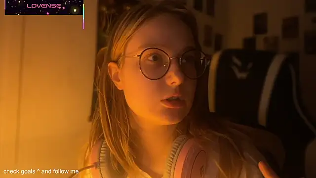 JacyWinslat online show from 10/21/25, 04:39