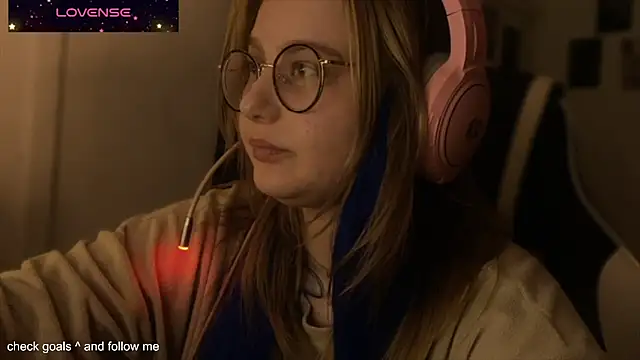 JacyWinslat online show from 10/28/25, 03:22