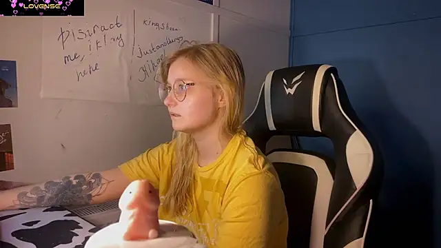 JacyWinslat online show from 03/04/25, 08:16