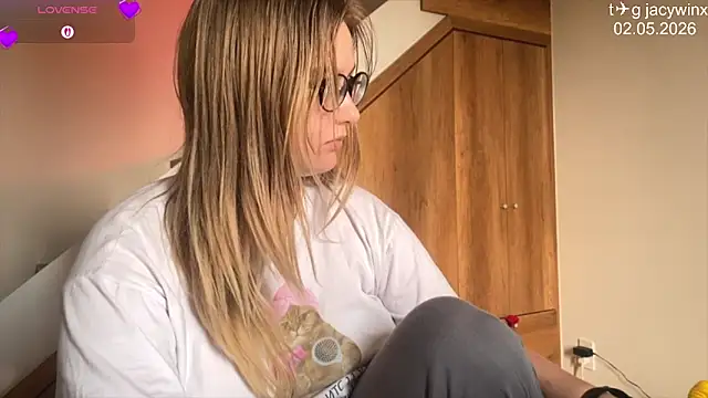 JacyWinslat online show from 05/03/26, 07:57