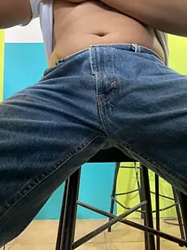 Snapshot of Brianmayers7 chatting on 10/13/25, 08:32 Brianmayers7 online show from 10/13/25, 08:32