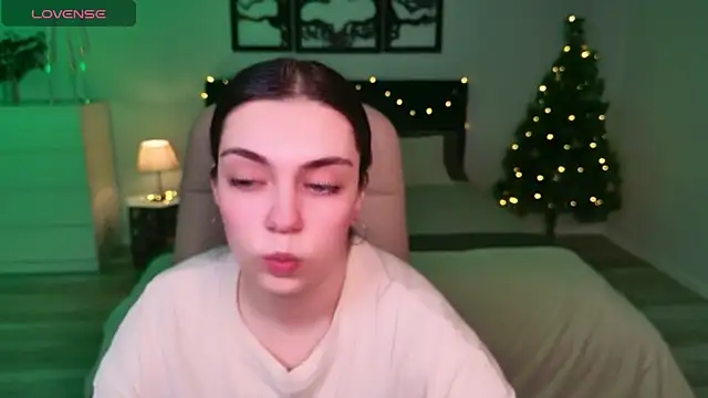 DaniellaLovely online show from 12/19/25, 11:01