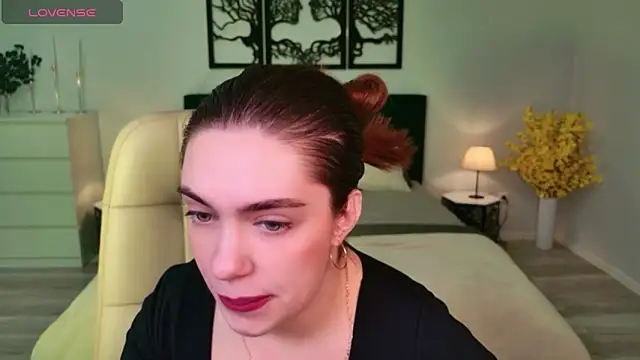 DaniellaLovely online show from 10/28/25, 11:20