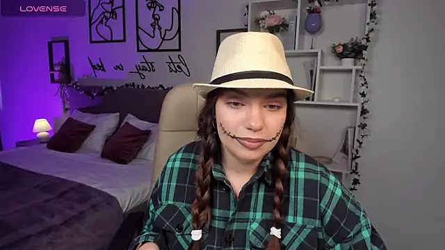 DaniellaLovely online show from 10/22/25, 12:04