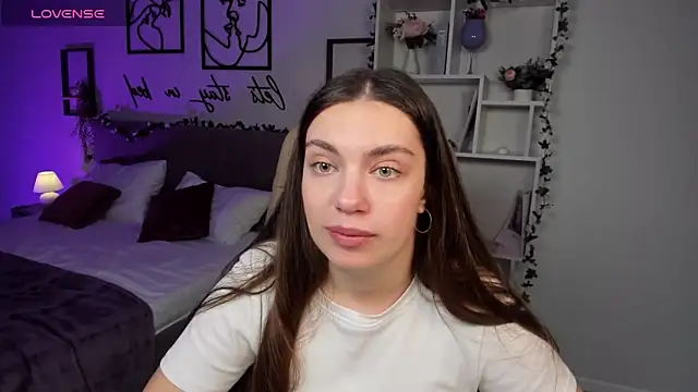 Snapshot of DaniellaLovely chatting on 10/20/25, 10:49 DaniellaLovely online show from 10/20/25, 10:49