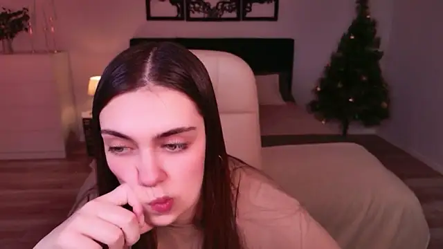 DaniellaLovely online show from 12/22/25, 10:48