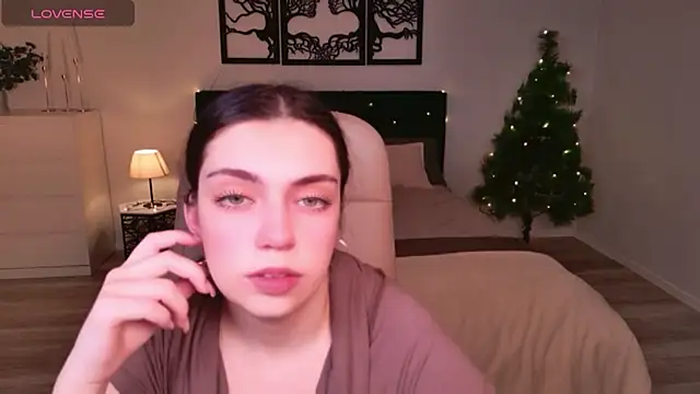 DaniellaLovely online show from 12/18/25, 11:14