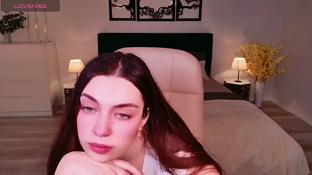 DaniellaLovely online show from 12/15/25, 10:43