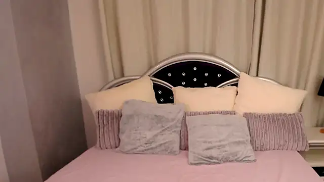 JessieePink online show from 01/14/25, 05:23