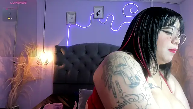 Snapshot of KRYSTENMOON chatting on 06/15/26, 03:23 KRYSTENMOON online show from 06/15/26, 03:23