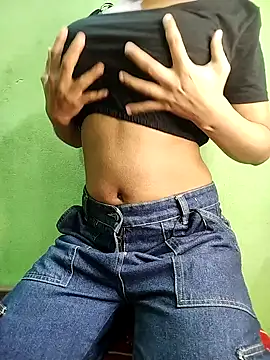 Snapshot of Queen-Amelia chatting on 02/10/25, 08:53 Queen-Amelia online show from 02/10/25, 08:53