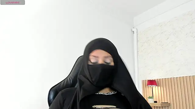Snapshot of zully_01 chatting on 05/19/26, 12:01 zully 01 online show from 05/19/26, 12:01