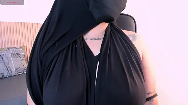 zully 01 online show from 04/07/26, 12:18