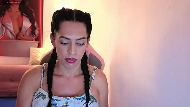 Snapshot of vittorialombardi__ chatting on 11/07/25, 11:30 vittorialombardi online show from 11/07/25, 11:30