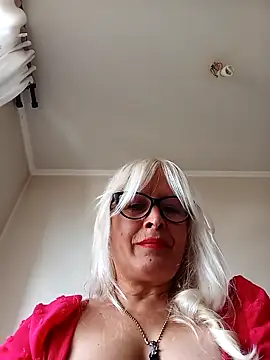 Snapshot of Rousmk1 chatting on 02/19/25, 08:41 Rousmk1 online show from 02/19/25, 08:41