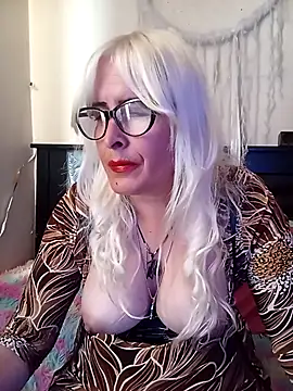 Snapshot of Rousmk1 chatting on 10/11/25, 06:42 Rousmk1 online show from 10/11/25, 06:42