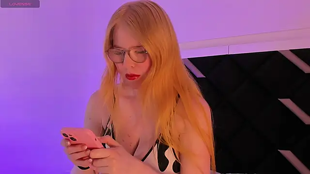 Snapshot of Alexa_Handler chatting on 12/15/25, 01:44 Alexa Handler online show from 12/15/25, 01:44