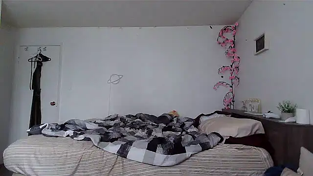 Kittyymaze1 online show from 06/10/26, 01:01