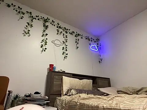 Snapshot of Kittyymaze1 chatting on 09/23/25, 12:34 Kittyymaze1 online show from 09/23/25, 12:34