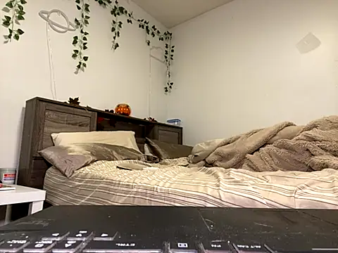 Snapshot of Kittyymaze1 chatting on 09/30/25, 12:11 Kittyymaze1 online show from 09/30/25, 12:11