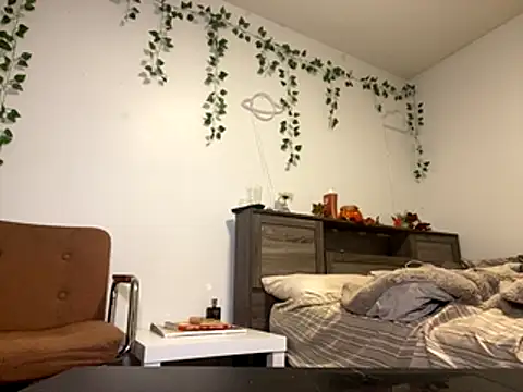 Snapshot of Kittyymaze1 chatting on 10/16/25, 12:35 Kittyymaze1 online show from 10/16/25, 12:35