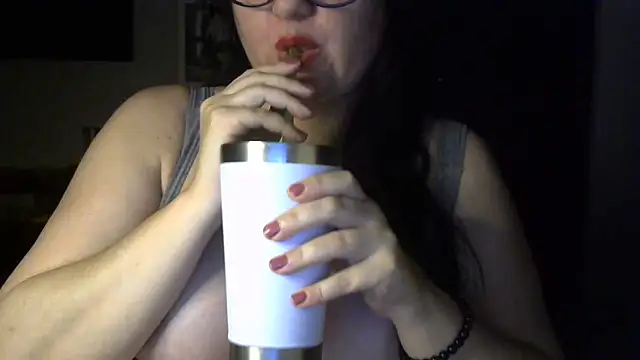 LUNYYA online show from 05/28/26, 11:43