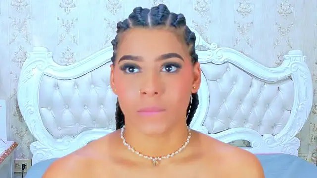 TiaraRosse online show from 11/26/25, 01:00