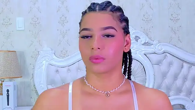 TiaraRosse online show from 11/28/25, 03:56