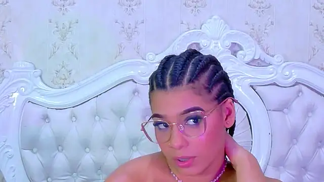 TiaraRosse online show from 11/30/25, 05:03