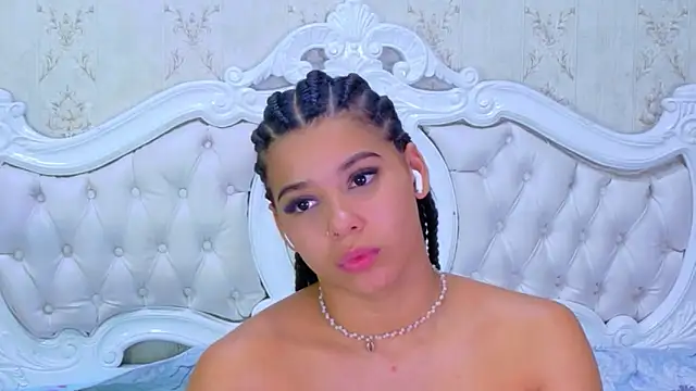 TiaraRosse online show from 12/01/25, 01:56