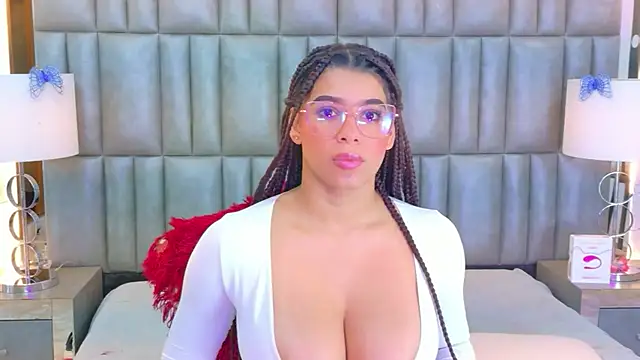 TiaraRosse online show from 02/15/26, 08:02