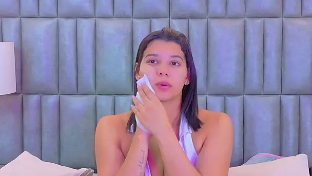 TiaraRosse online show from 04/10/26, 01:18