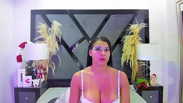 TiaraRosse online show from 12/21/25, 04:03