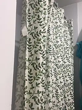 Cafeziitha02 online show from 10/26/25, 01:28