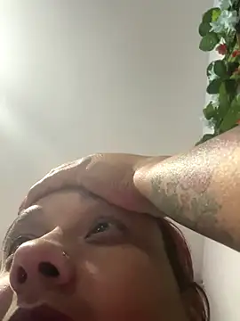 Cafeziitha02 online show from 10/23/25, 05:28