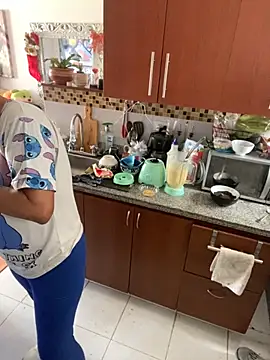 Cafeziitha02 online show from 11/13/25, 04:33