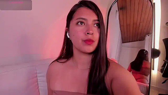 Snapshot of Rebeca_Williams_ chatting on 11/22/25, 11:47 Rebeca Williams online show from 11/22/25, 11:47