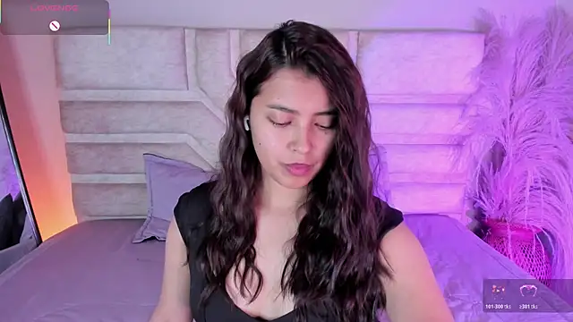 Snapshot of Rebeca_Williams_ chatting on 11/08/25, 12:31 Rebeca Williams online show from 11/08/25, 12:31