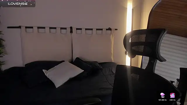 Rebeca Williams  online show from 04/15/26, 10:32