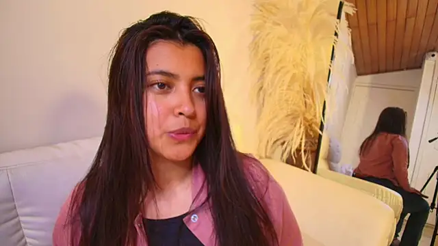 Snapshot of Rebeca_Williams_ chatting on 02/13/25, 12:13 Rebeca Williams online show from 02/13/25, 12:13