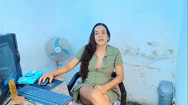 Snapshot of Oh_Tique chatting on 03/08/26, 01:44 Oh Tique online show from 03/08/26, 01:44