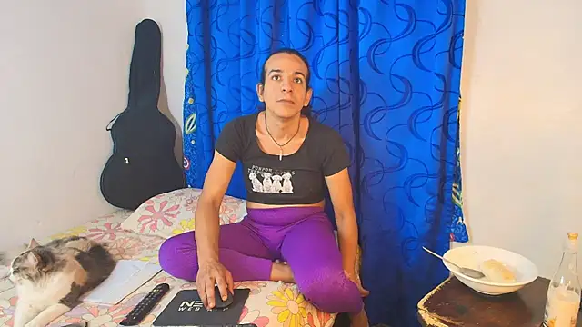 Snapshot of Oh_Tique chatting on 11/30/25, 01:45 Oh Tique online show from 11/30/25, 01:45