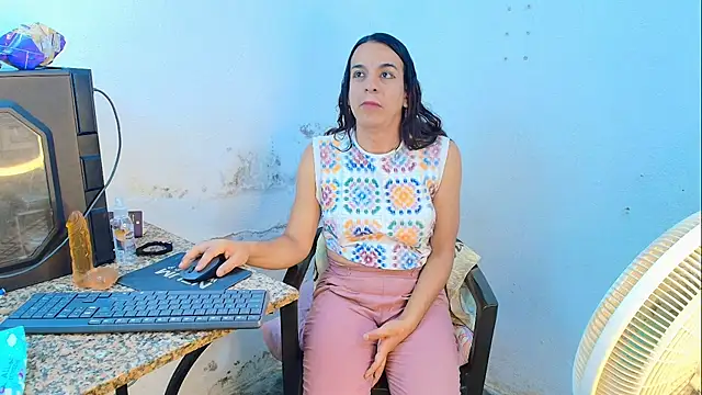 Snapshot of Oh_Tique chatting on 03/12/26, 06:34 Oh Tique online show from 03/12/26, 06:34