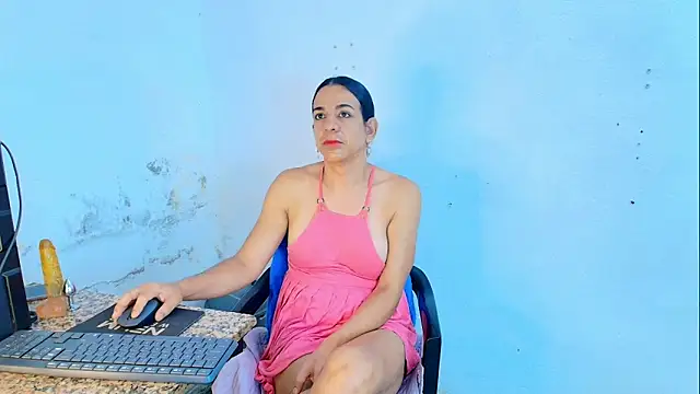 Snapshot of Oh_Tique chatting on 03/17/26, 01:03 Oh Tique online show from 03/17/26, 01:03