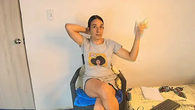 Snapshot of Oh_Tique chatting on 11/27/25, 03:23 Oh Tique online show from 11/27/25, 03:23