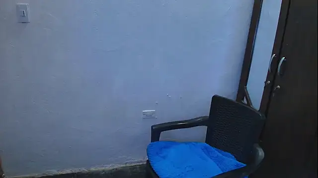 Snapshot of Oh_Tique chatting on 10/21/25, 04:39 Oh Tique online show from 10/21/25, 04:39