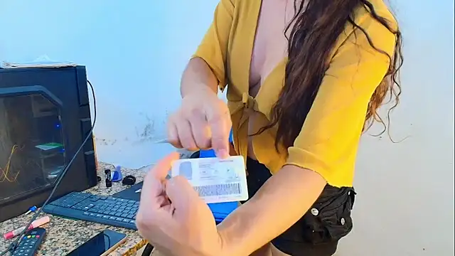 Snapshot of Oh_Tique chatting on 04/11/26, 07:39 Oh Tique online show from 04/11/26, 07:39