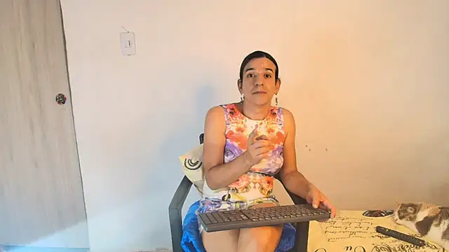 Snapshot of Oh_Tique chatting on 11/30/25, 01:39 Oh Tique online show from 11/30/25, 01:39